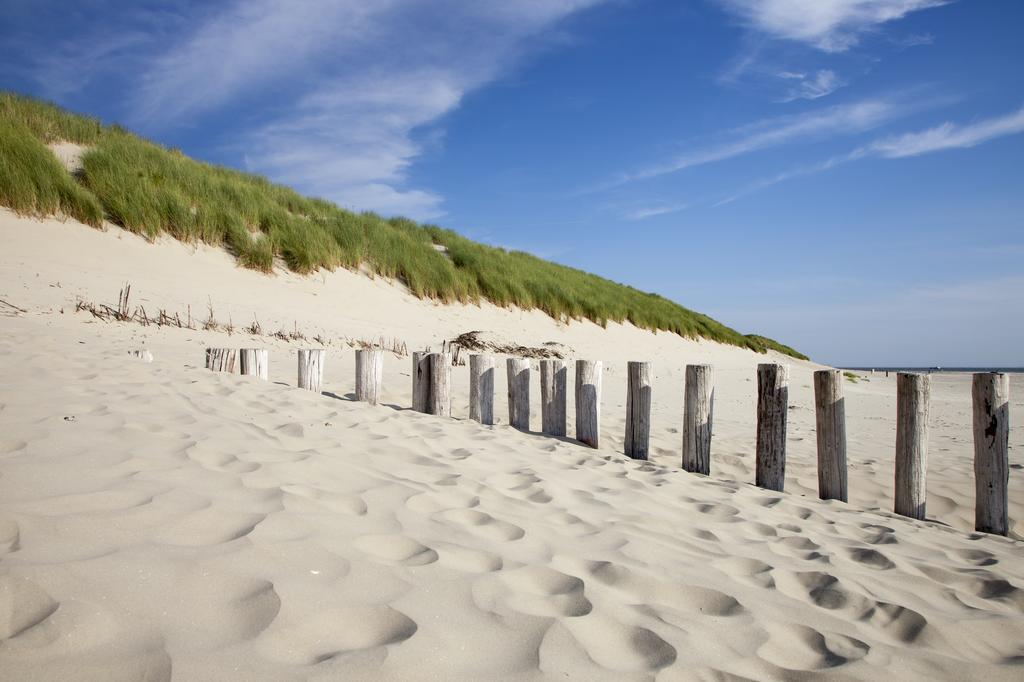 Helios, Met Zonnig Terras, Eigen Keuken, Verwarmd Binnen-Zwembad, Nabij Dorp, Duinen, Strand En Vuurtoren Hollum (Ameland) Quarto foto