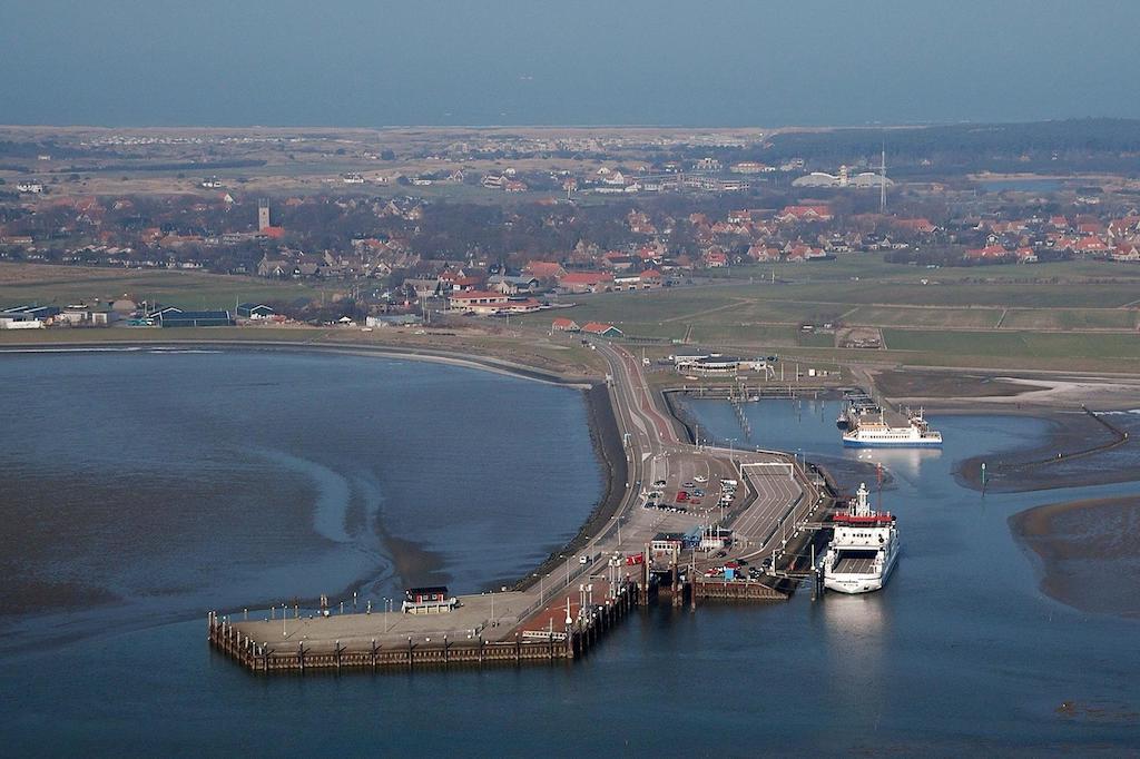 Helios, Met Zonnig Terras, Eigen Keuken, Verwarmd Binnen-Zwembad, Nabij Dorp, Duinen, Strand En Vuurtoren Hollum (Ameland) Quarto foto